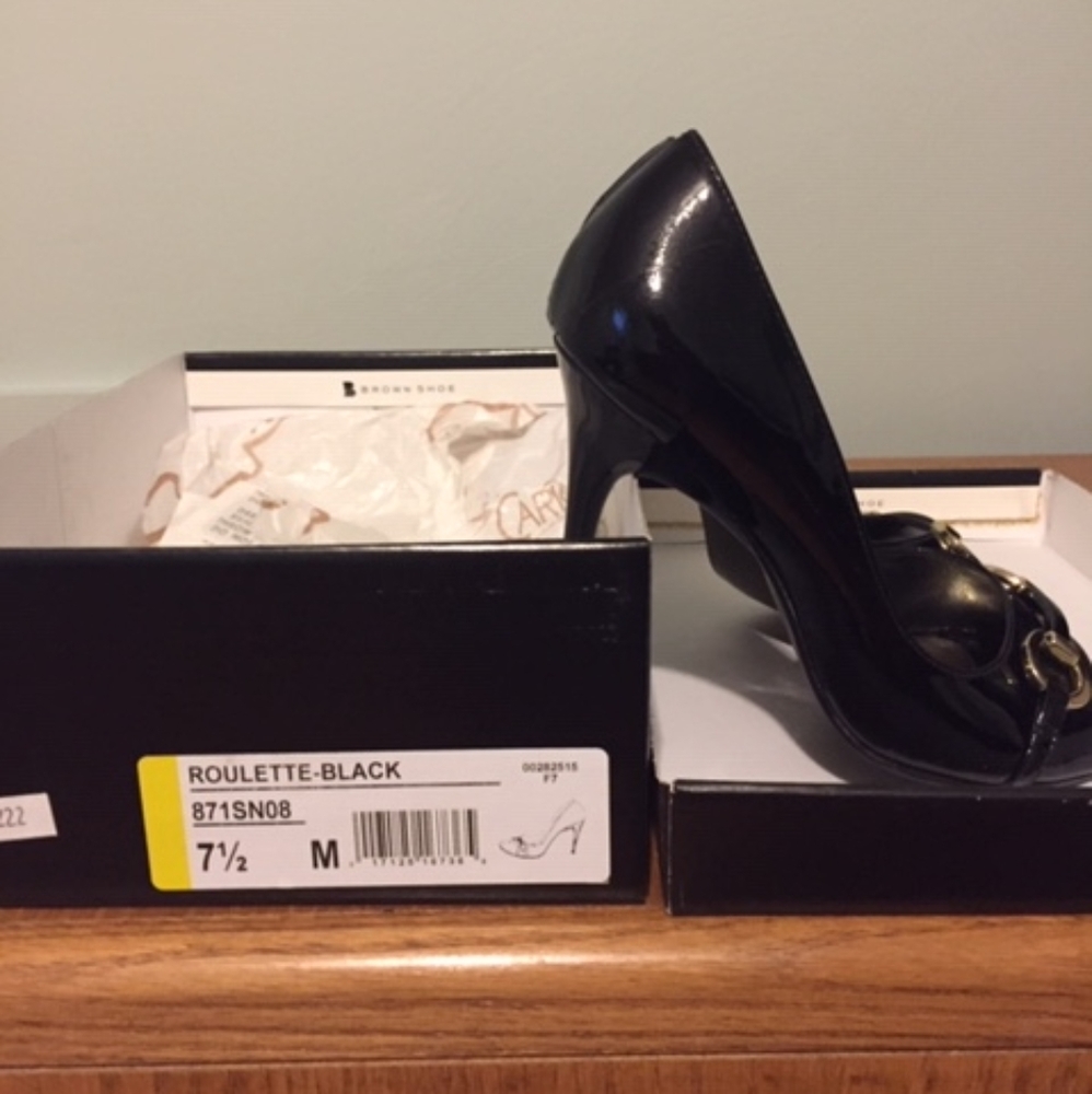 Carlos Santana Roulette: black heels size 7.5.